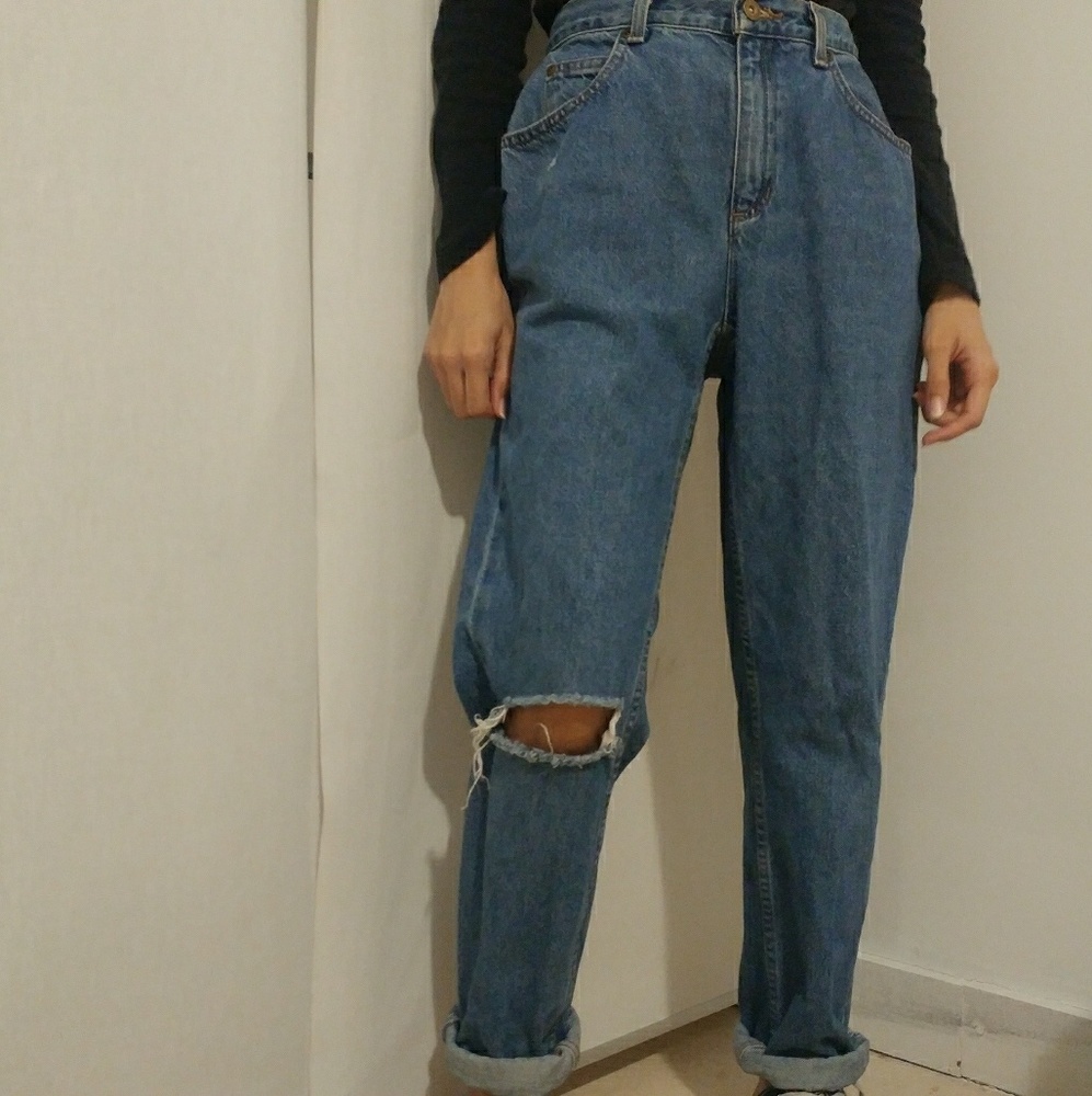 Vintage Ripped/Distressed Mom Jeans